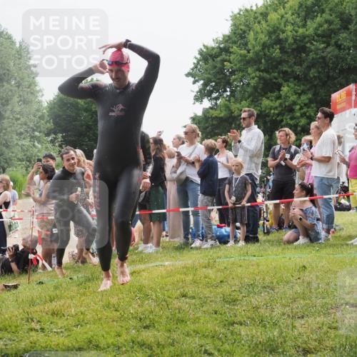 15.06.2025 - 27. Vierlanden-Triathlon KatJ http://msf.ph/oto/8023753 15.06.2025 10:56:54 Schwimmen 642, 651, 688, 691, 755 meine-sportfotos.de