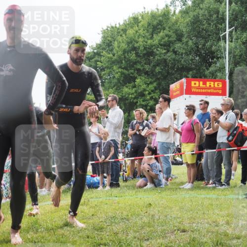 15.06.2025 - 27. Vierlanden-Triathlon KatJ http://msf.ph/oto/8023758 15.06.2025 10:56:55 Schwimmen 642, 651, 688, 691, 755 meine-sportfotos.de