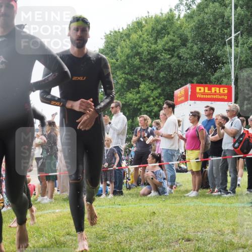 15.06.2025 - 27. Vierlanden-Triathlon KatJ http://msf.ph/oto/8023774 15.06.2025 10:56:55 Schwimmen 642, 651, 688, 691, 755 meine-sportfotos.de