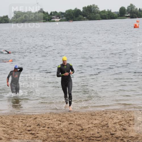 21.06.2025 - 27. Vierlanden-Triathlon MichiJ http://msf.ph/oto/8023775 15.06.2026 10:54:53 Schwimmen 677, 744, 761 meine-sportfotos.de