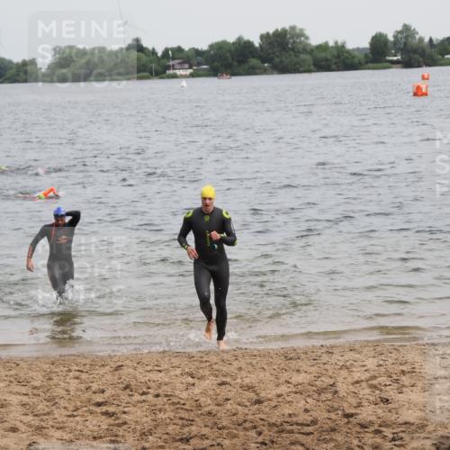 21.06.2025 - 27. Vierlanden-Triathlon MichiJ http://msf.ph/oto/8023782 15.06.2026 10:54:53 Schwimmen 677, 744, 761 meine-sportfotos.de