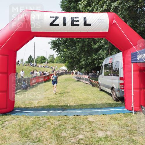 21.06.2025 - 27. Vierlanden-Triathlon MichiJ http://msf.ph/oto/8023786 15.06.2026 11:49:19 Ziel 501 meine-sportfotos.de