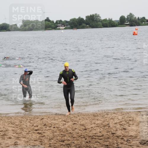21.06.2025 - 27. Vierlanden-Triathlon MichiJ http://msf.ph/oto/8023791 15.06.2026 10:54:53 Schwimmen 677, 744, 761 meine-sportfotos.de
