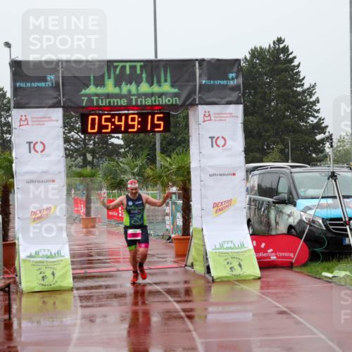 15.06.2025 - 7 Türme Triathlon Michael Strokosch http://msf.ph/oto/8023805 15.06.2025 15:49:15 Ziel  meine-sportfotos.de
