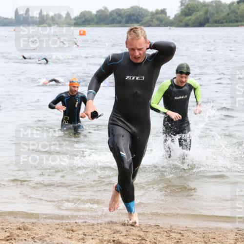 15.06.2025 - 27. Vierlanden-Triathlon Lena Gebhardt http://msf.ph/oto/8023817 15.06.2025 10:54:33 Schwimmen 695, 713, 715, 749 meine-sportfotos.de