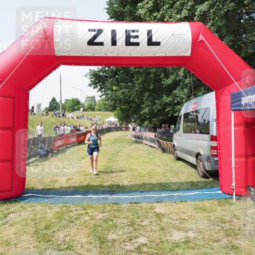 21.06.2025 - 27. Vierlanden-Triathlon MichiJ http://msf.ph/oto/8023826 15.06.2026 11:49:20 Ziel 501 meine-sportfotos.de