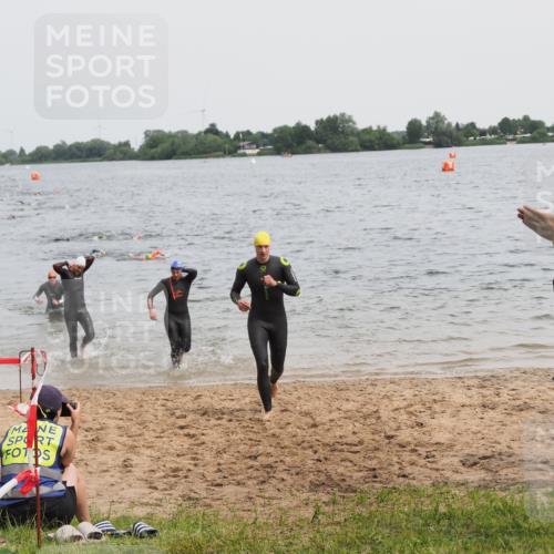 21.06.2025 - 27. Vierlanden-Triathlon MichiJ http://msf.ph/oto/8023830 15.06.2026 10:54:55 Schwimmen 677, 735, 744, 761 meine-sportfotos.de