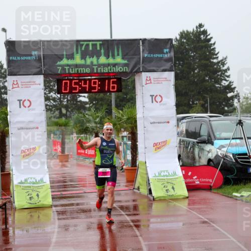 15.06.2025 - 7 Türme Triathlon Michael Strokosch http://msf.ph/oto/8023834 15.06.2025 15:49:16 Ziel  meine-sportfotos.de