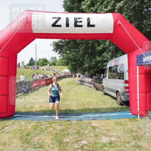 21.06.2025 - 27. Vierlanden-Triathlon MichiJ http://msf.ph/oto/8023865 15.06.2026 11:49:21 Ziel 501 meine-sportfotos.de