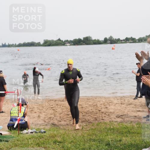 21.06.2025 - 27. Vierlanden-Triathlon MichiJ http://msf.ph/oto/8023867 15.06.2026 10:54:57 Schwimmen 677, 735, 744, 761 meine-sportfotos.de