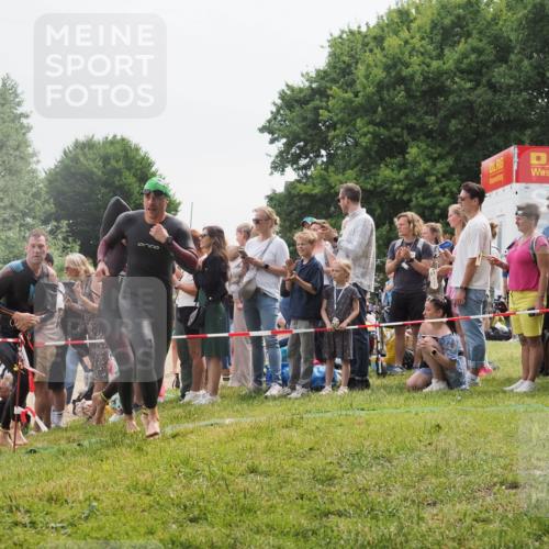 15.06.2025 - 27. Vierlanden-Triathlon KatJ http://msf.ph/oto/8023870 15.06.2025 10:57:02 Schwimmen 651, 654, 688, 711, 718, 755 meine-sportfotos.de