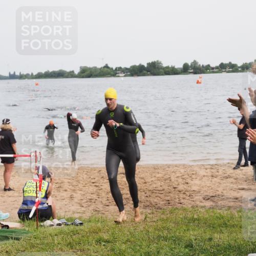 21.06.2025 - 27. Vierlanden-Triathlon MichiJ http://msf.ph/oto/8023876 15.06.2026 10:54:57 Schwimmen 677, 735, 744, 761 meine-sportfotos.de
