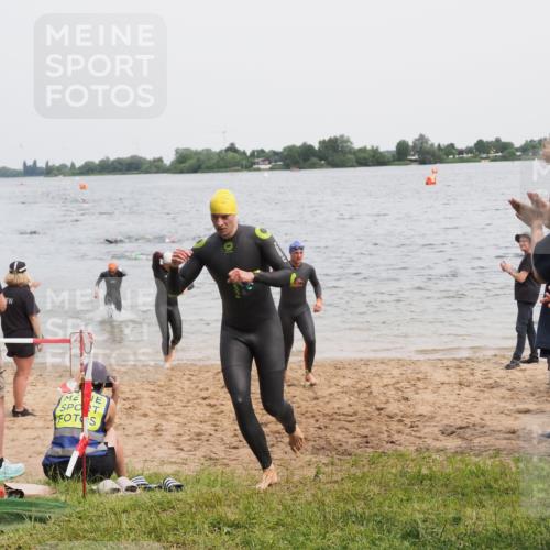 21.06.2025 - 27. Vierlanden-Triathlon MichiJ http://msf.ph/oto/8023877 15.06.2026 10:54:57 Schwimmen 677, 735, 744, 761 meine-sportfotos.de