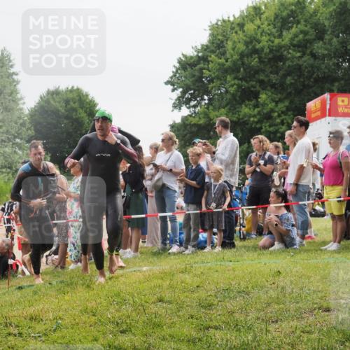 15.06.2025 - 27. Vierlanden-Triathlon KatJ http://msf.ph/oto/8023888 15.06.2025 10:57:02 Schwimmen 651, 654, 688, 711, 718, 755 meine-sportfotos.de