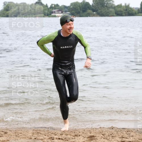 15.06.2025 - 27. Vierlanden-Triathlon Lena Gebhardt http://msf.ph/oto/8023889 15.06.2025 10:54:35 Schwimmen 695, 713, 715, 749 meine-sportfotos.de