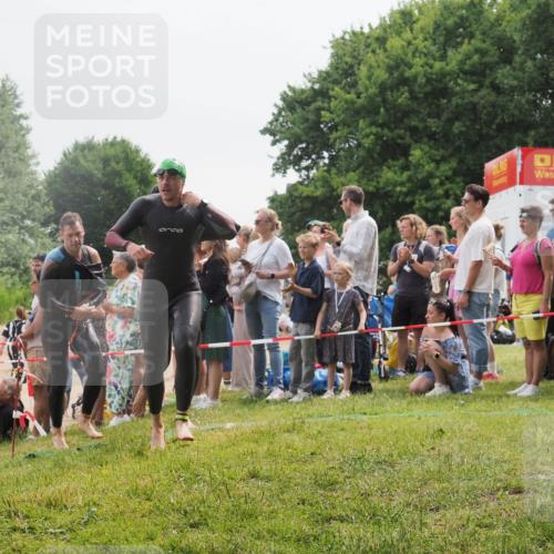 15.06.2025 - 27. Vierlanden-Triathlon KatJ http://msf.ph/oto/8023897 15.06.2025 10:57:03 Schwimmen 654, 688, 711, 718, 755 meine-sportfotos.de