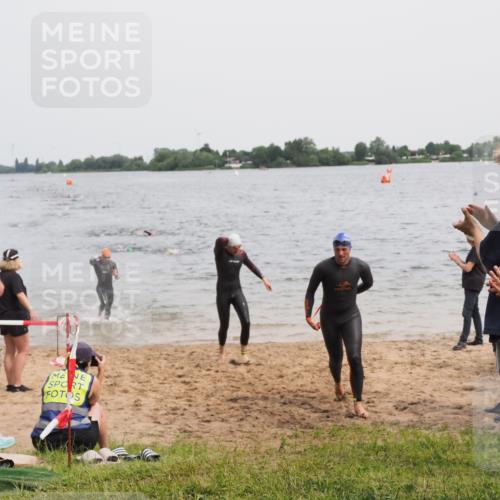 21.06.2025 - 27. Vierlanden-Triathlon MichiJ http://msf.ph/oto/8023902 15.06.2026 10:54:58 Schwimmen 677, 735, 744, 761 meine-sportfotos.de