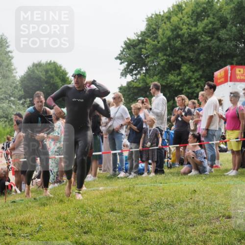 15.06.2025 - 27. Vierlanden-Triathlon KatJ http://msf.ph/oto/8023908 15.06.2025 10:57:03 Schwimmen 654, 688, 711, 718, 755 meine-sportfotos.de
