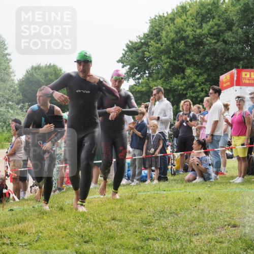 15.06.2025 - 27. Vierlanden-Triathlon KatJ http://msf.ph/oto/8023915 15.06.2025 10:57:04 Schwimmen 654, 688, 711, 718, 755 meine-sportfotos.de