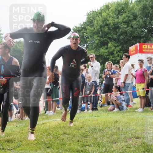 15.06.2025 - 27. Vierlanden-Triathlon KatJ http://msf.ph/oto/8023924 15.06.2025 10:57:04 Schwimmen 654, 688, 711, 718, 755 meine-sportfotos.de