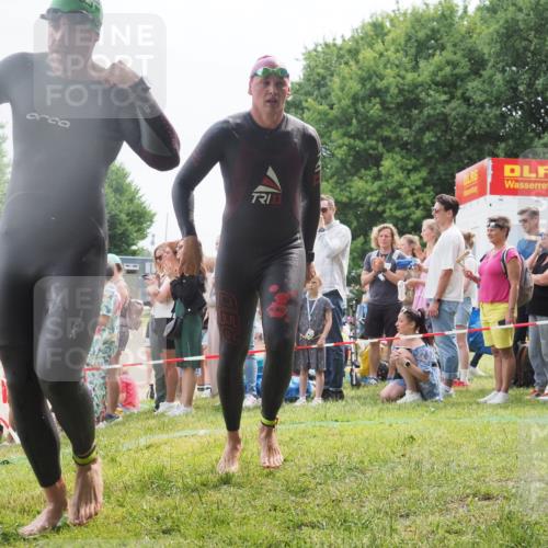 15.06.2025 - 27. Vierlanden-Triathlon KatJ http://msf.ph/oto/8023940 15.06.2025 10:57:05 Schwimmen 654, 688, 711, 718 meine-sportfotos.de