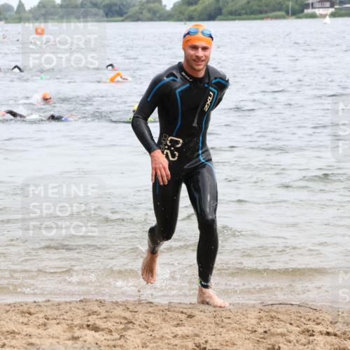 15.06.2025 - 27. Vierlanden-Triathlon Lena Gebhardt http://msf.ph/oto/8023969 15.06.2025 10:54:37 Schwimmen 695, 713, 715, 749 meine-sportfotos.de