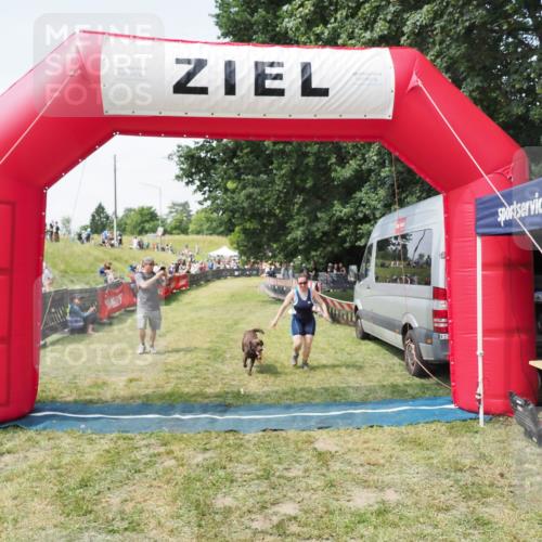 21.06.2025 - 27. Vierlanden-Triathlon MichiJ http://msf.ph/oto/8023988 15.06.2026 11:50:16 Ziel 485 meine-sportfotos.de