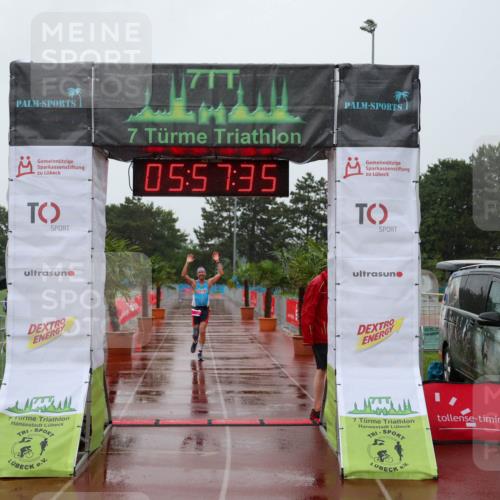 15.06.2025 - 7 Türme Triathlon Michael Strokosch http://msf.ph/oto/8023993 15.06.2025 15:57:35 Ziel 326 meine-sportfotos.de