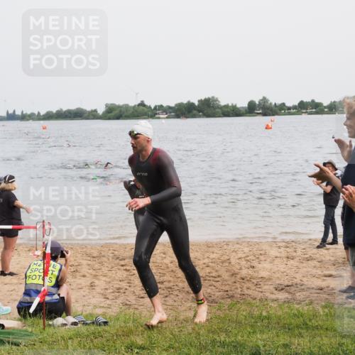 21.06.2025 - 27. Vierlanden-Triathlon MichiJ http://msf.ph/oto/8024012 15.06.2026 10:55:01 Schwimmen 677, 735, 744, 761 meine-sportfotos.de