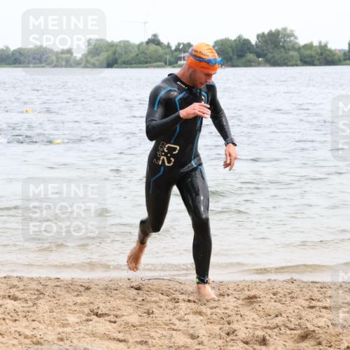15.06.2025 - 27. Vierlanden-Triathlon Lena Gebhardt http://msf.ph/oto/8024016 15.06.2025 10:54:38 Schwimmen 695, 713, 715, 749 meine-sportfotos.de