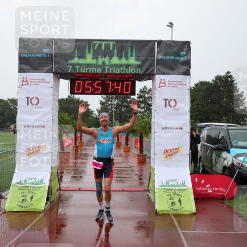 15.06.2025 - 7 Türme Triathlon Michael Strokosch http://msf.ph/oto/8024033 15.06.2025 15:57:39 Ziel 326 meine-sportfotos.de