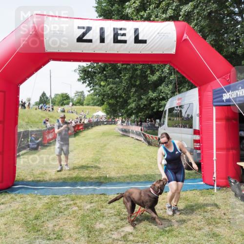 21.06.2025 - 27. Vierlanden-Triathlon MichiJ http://msf.ph/oto/8024063 15.06.2026 11:50:17 Ziel 485 meine-sportfotos.de