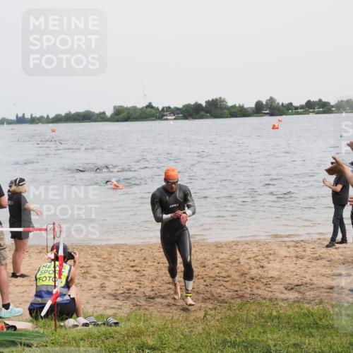 21.06.2025 - 27. Vierlanden-Triathlon MichiJ http://msf.ph/oto/8024064 15.06.2026 10:55:03 Schwimmen 677, 735, 744, 761 meine-sportfotos.de