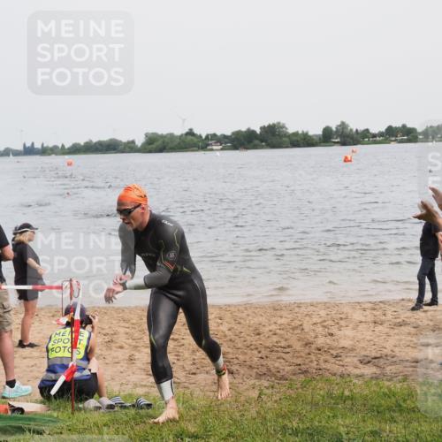 21.06.2025 - 27. Vierlanden-Triathlon MichiJ http://msf.ph/oto/8024093 15.06.2026 10:55:04 Schwimmen 677, 735, 744, 761 meine-sportfotos.de