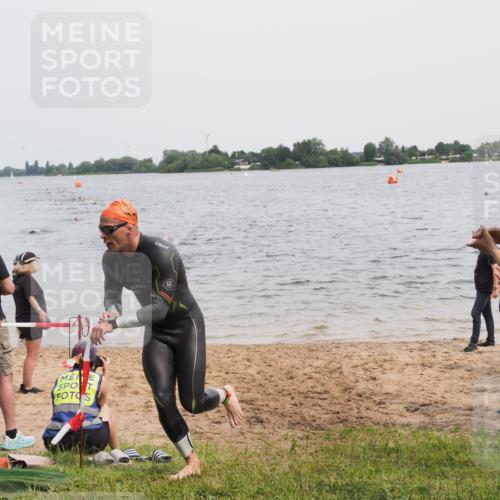 21.06.2025 - 27. Vierlanden-Triathlon MichiJ http://msf.ph/oto/8024096 15.06.2026 10:55:04 Schwimmen 677, 735, 744, 761 meine-sportfotos.de