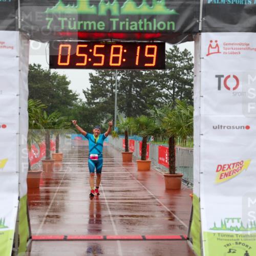 15.06.2025 - 7 Türme Triathlon Michael Strokosch http://msf.ph/oto/8024097 15.06.2025 15:58:19 Ziel  meine-sportfotos.de