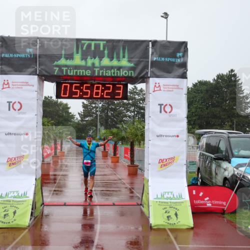 15.06.2025 - 7 Türme Triathlon Michael Strokosch http://msf.ph/oto/8024133 15.06.2025 15:58:23 Ziel 203 meine-sportfotos.de