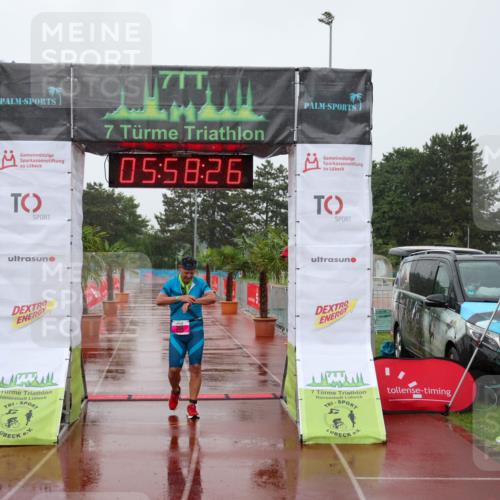 15.06.2025 - 7 Türme Triathlon Michael Strokosch http://msf.ph/oto/8024150 15.06.2025 15:58:25 Ziel 203 meine-sportfotos.de