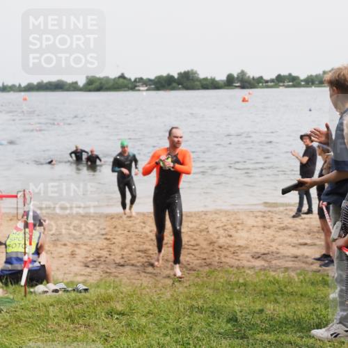 21.06.2025 - 27. Vierlanden-Triathlon MichiJ http://msf.ph/oto/8024156 15.06.2026 10:55:18 Schwimmen 661, 725, 740 meine-sportfotos.de