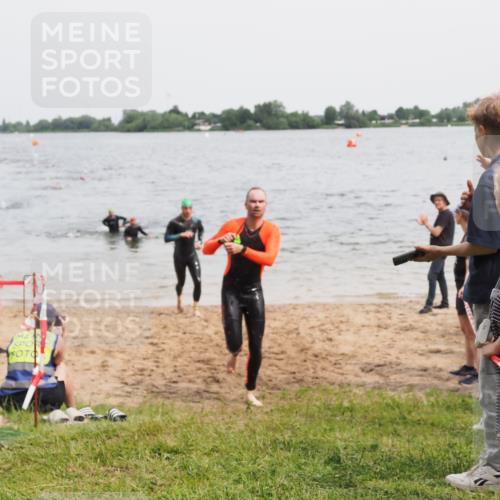 21.06.2025 - 27. Vierlanden-Triathlon MichiJ http://msf.ph/oto/8024165 15.06.2026 10:55:18 Schwimmen 661, 725, 740 meine-sportfotos.de