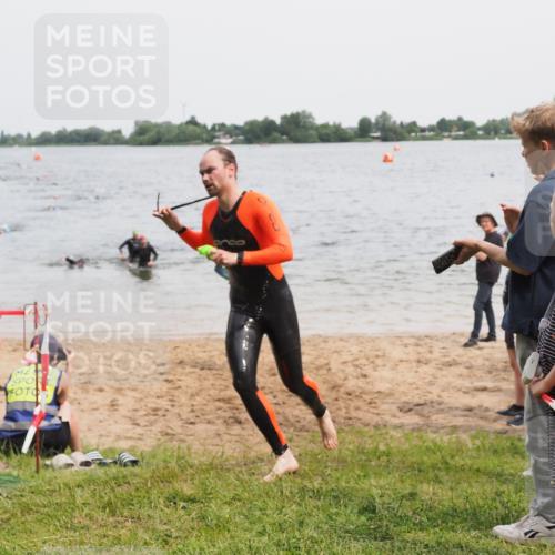 21.06.2025 - 27. Vierlanden-Triathlon MichiJ http://msf.ph/oto/8024238 15.06.2026 10:55:19 Schwimmen 661, 725, 740 meine-sportfotos.de