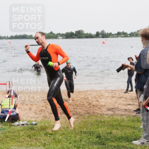 21.06.2025 - 27. Vierlanden-Triathlon MichiJ http://msf.ph/oto/8024252 15.06.2026 10:55:19 Schwimmen 661, 725, 740 meine-sportfotos.de