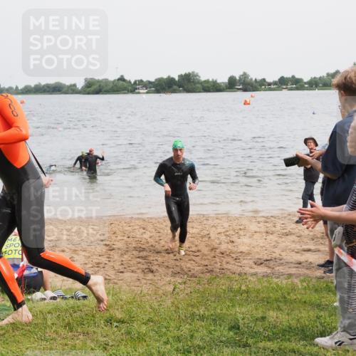21.06.2025 - 27. Vierlanden-Triathlon MichiJ http://msf.ph/oto/8024262 15.06.2026 10:55:19 Schwimmen 661, 725, 740 meine-sportfotos.de