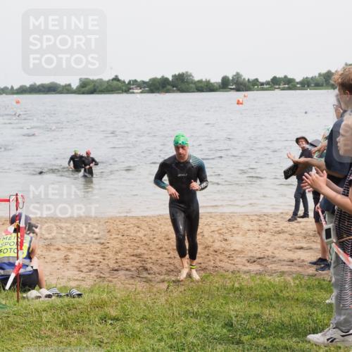 21.06.2025 - 27. Vierlanden-Triathlon MichiJ http://msf.ph/oto/8024322 15.06.2026 10:55:20 Schwimmen 661, 725, 740 meine-sportfotos.de