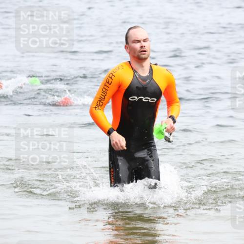 15.06.2025 - 27. Vierlanden-Triathlon Lena Gebhardt http://msf.ph/oto/8024325 15.06.2025 10:55:12 Schwimmen 661, 725 meine-sportfotos.de