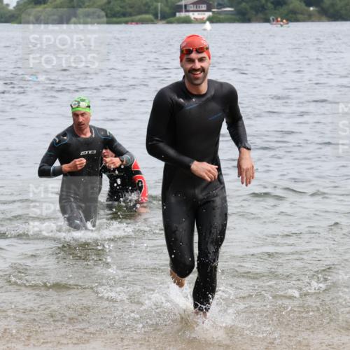15.06.2025 - 27. Vierlanden-Triathlon Lena Gebhardt http://msf.ph/oto/8024416 15.06.2025 10:55:24 Schwimmen 639, 656, 661, 725, 740 meine-sportfotos.de