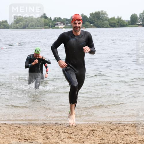 15.06.2025 - 27. Vierlanden-Triathlon Lena Gebhardt http://msf.ph/oto/8024425 15.06.2025 10:55:25 Schwimmen 639, 656, 661, 725, 740 meine-sportfotos.de