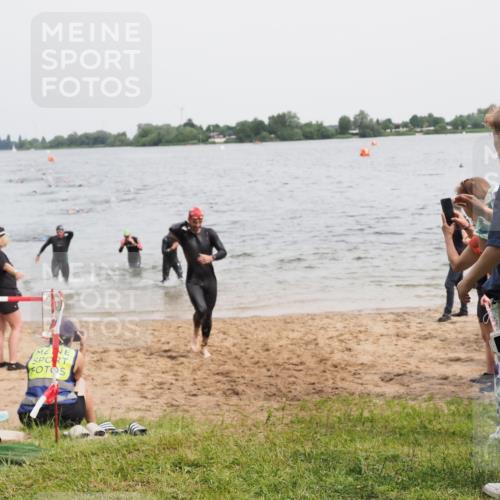 21.06.2025 - 27. Vierlanden-Triathlon MichiJ http://msf.ph/oto/8024426 15.06.2026 10:55:26 Schwimmen 639, 656, 661, 740 meine-sportfotos.de
