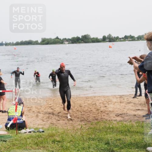 21.06.2025 - 27. Vierlanden-Triathlon MichiJ http://msf.ph/oto/8024451 15.06.2026 10:55:27 Schwimmen 639, 656, 661, 740 meine-sportfotos.de