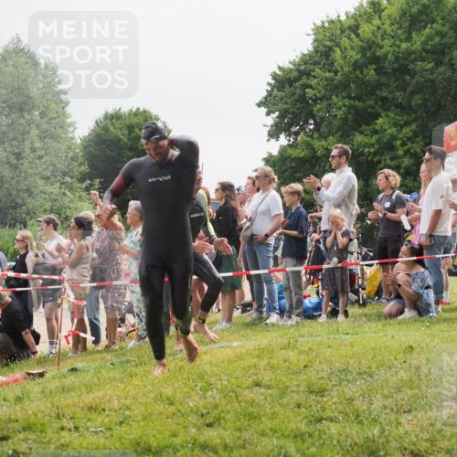 15.06.2025 - 27. Vierlanden-Triathlon KatJ http://msf.ph/oto/8024452 15.06.2025 10:57:51 Schwimmen 686, 738, 774 meine-sportfotos.de